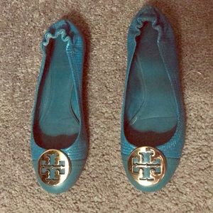 TORY BURCH Reva: Teal snakeskin flat
